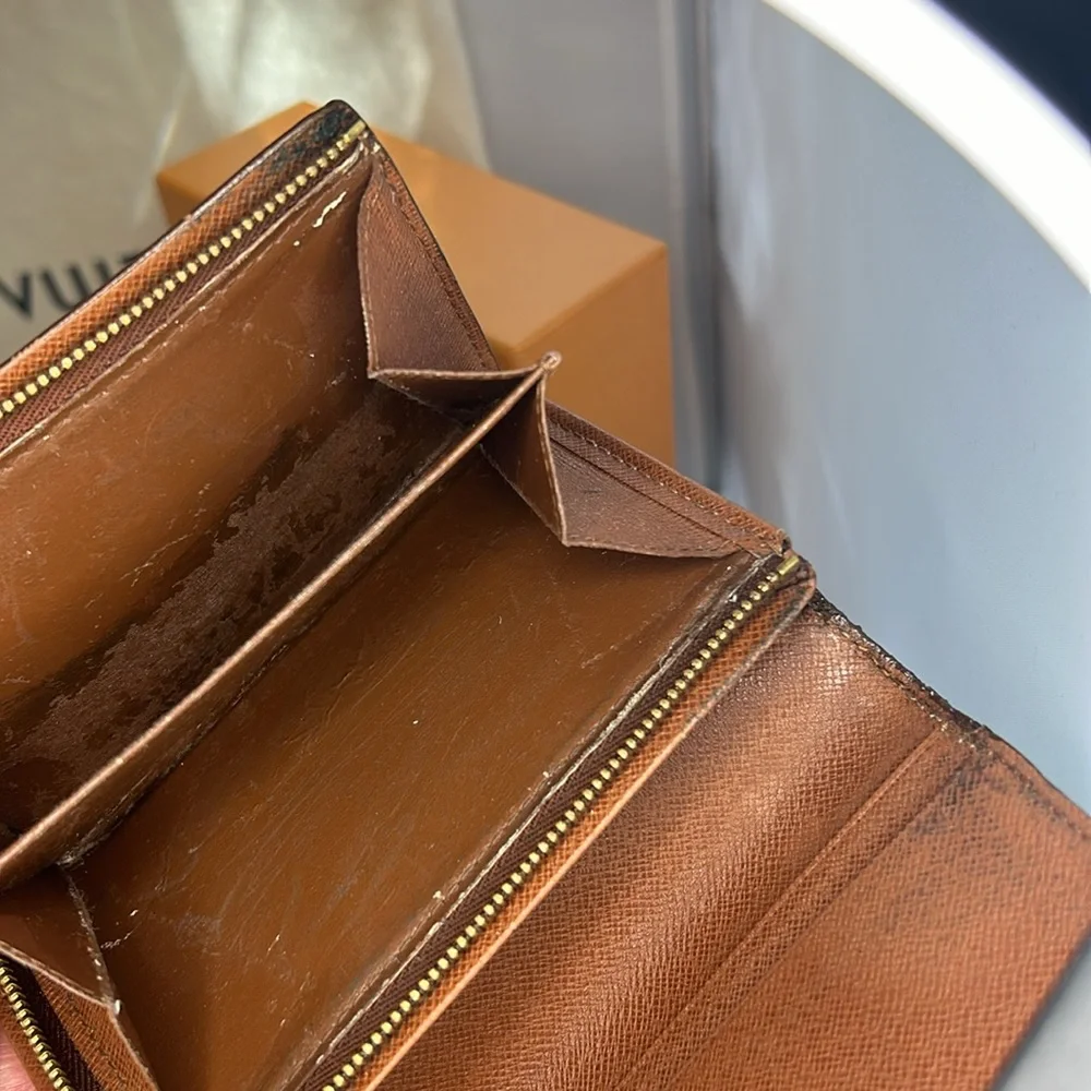 Louis Vuitton Monogram Leather Wallet Unisex